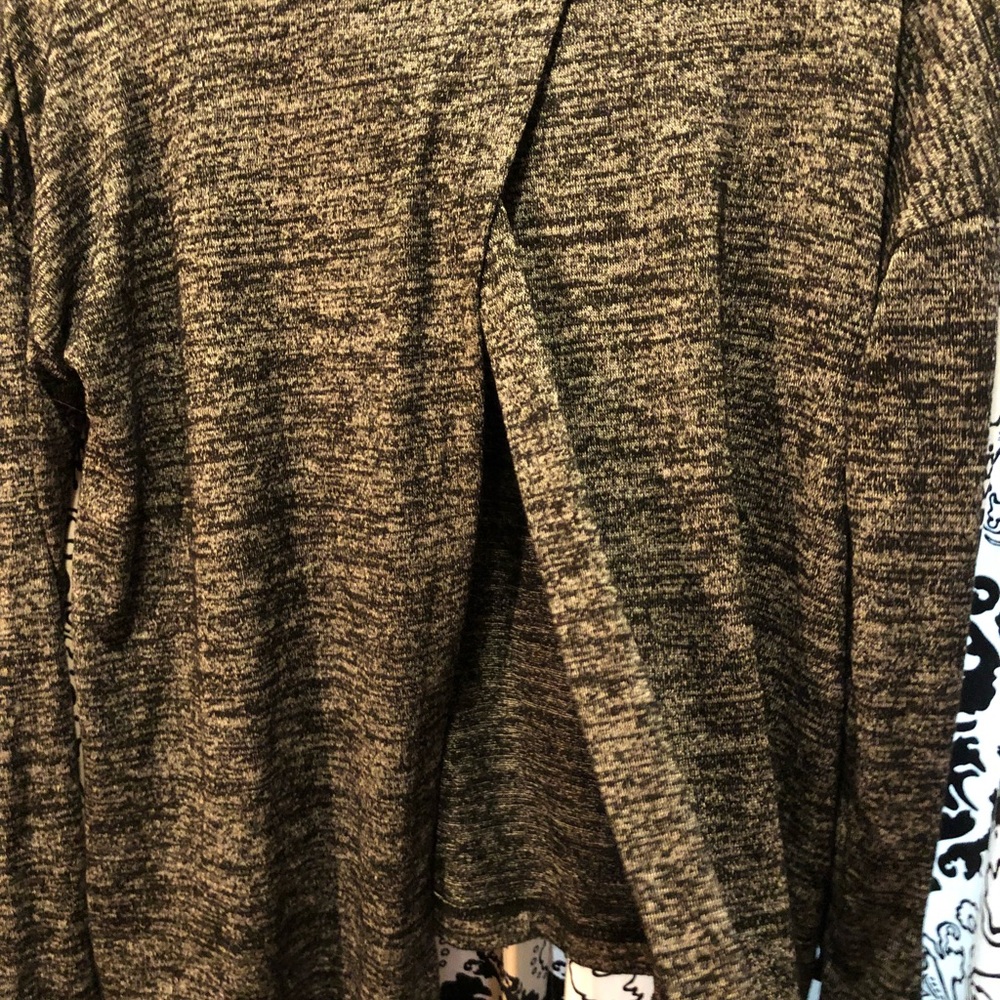 Split Back top! - Picture 7 of 7